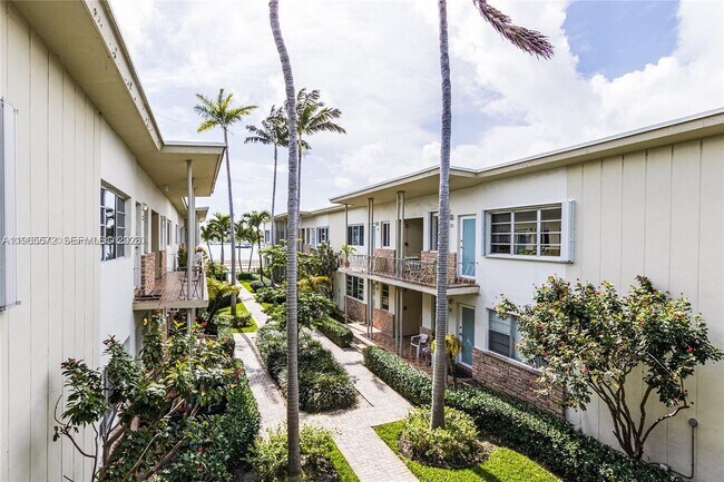 Building Photo - 1130 Venetian Way