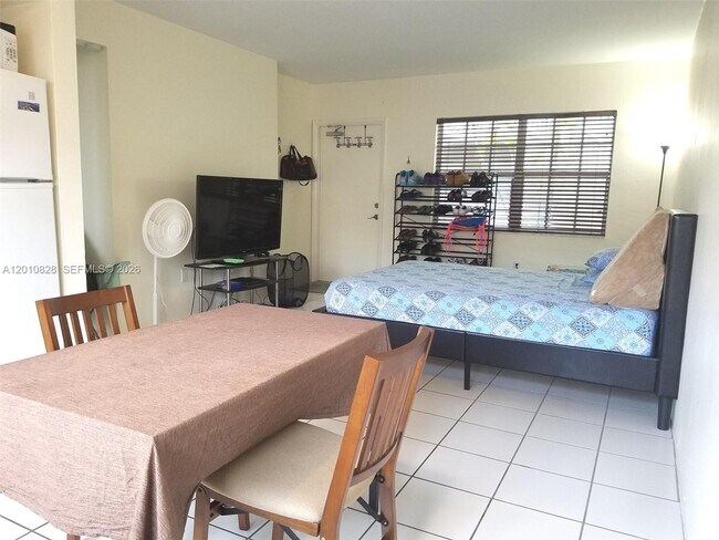 Building Photo - 6565 Santona St