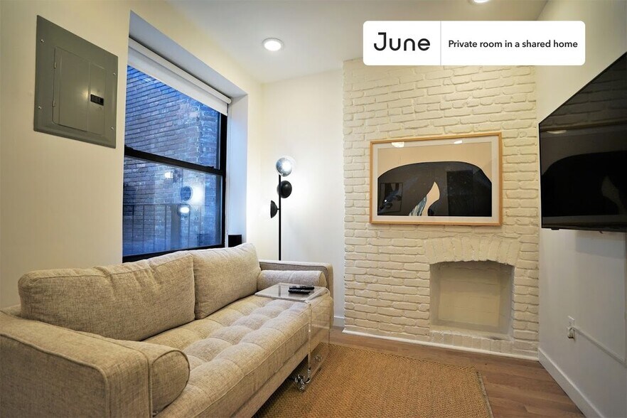 Building Photo - Room in Shared 4.0 bed/3 bath home