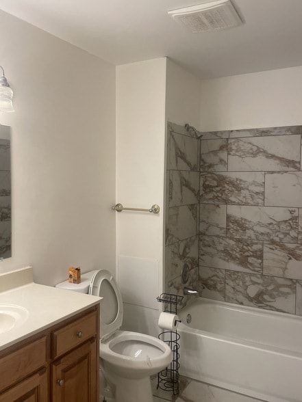 Building Photo - 125 Ellington Pl