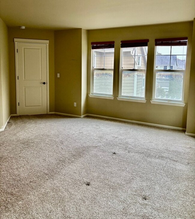 Building Photo - 4 Bed / 2.5 Bath Kirkland single family home $3,895/mo