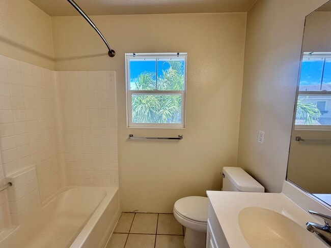 Building Photo - Stunning 3-bedroom and 2.5-bathroom Townho...
