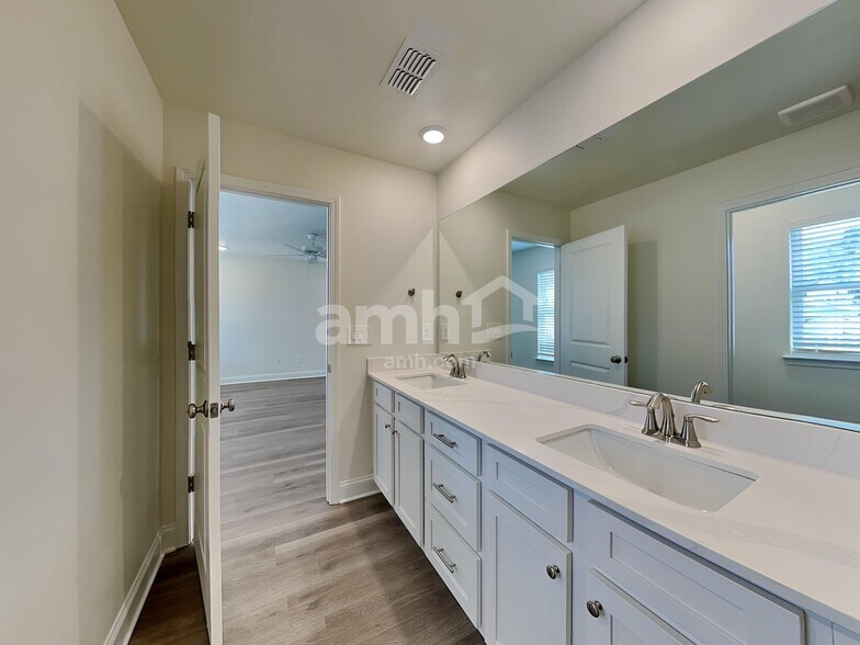 Building Photo - 3099 Ansley Place Rd