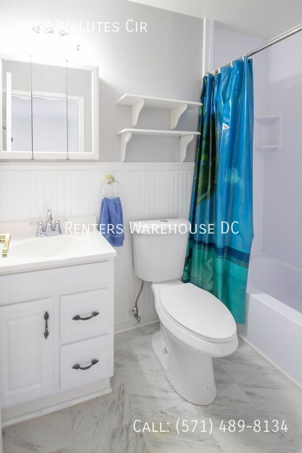 Building Photo - 8860 Walutes Cir