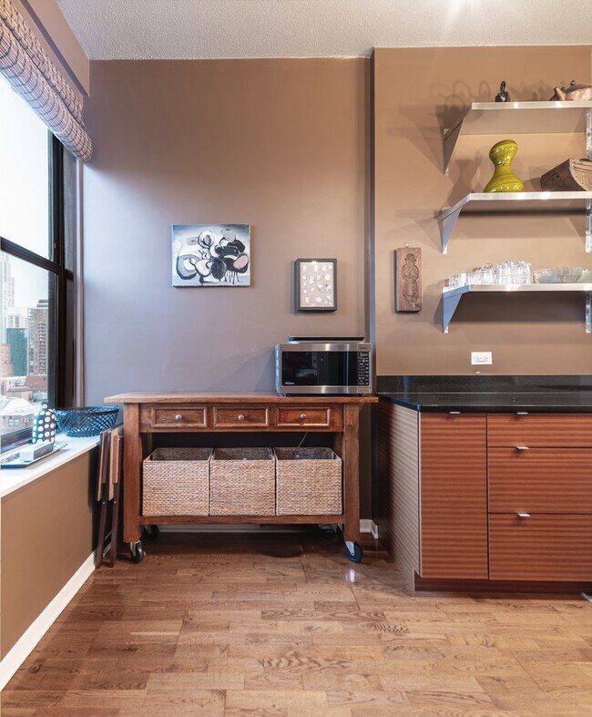 Building Photo - 600 S Dearborn St