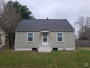 Building Photo - Three Bed One Bath House in Benton Harbor