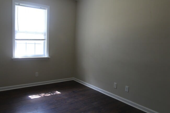 Building Photo - 1403 Greenbrier Ct