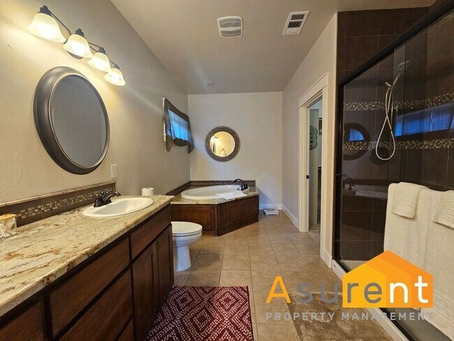 Building Photo - Fully Furnished 2BR/2BA Home in Central Point