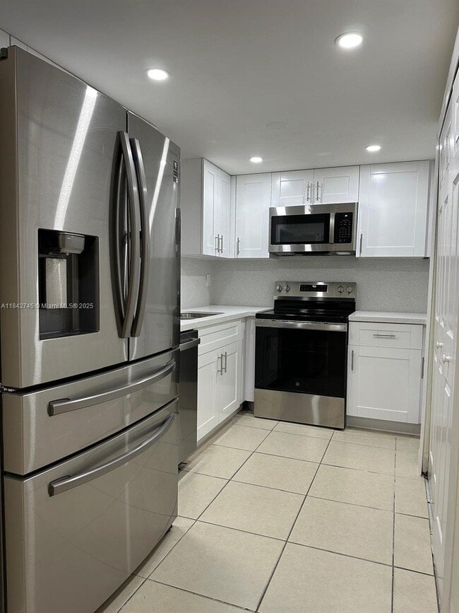 Building Photo - 2255 W 69th St