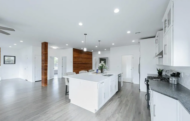 Building Photo - Charming Fully Remodeled Home in the Heart...