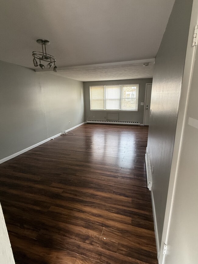 Building Photo - 63 Hiltbrand-Unit 4-3