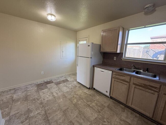 Building Photo - 2811 Cantabrian Dr