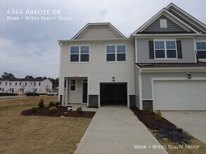 Building Photo - 4944 Arkose Dr