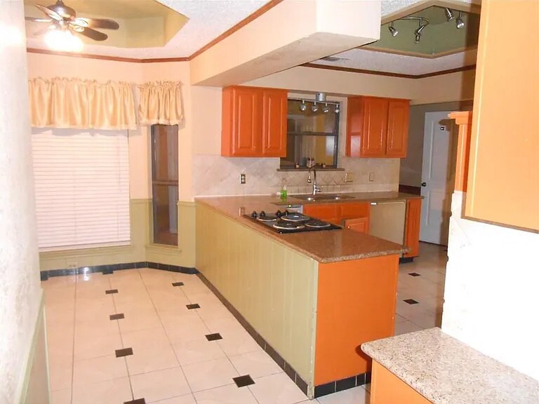 Building Photo - 4932 Longwood Ct