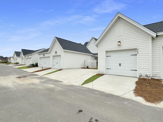 Building Photo - 260 Symphony Ave