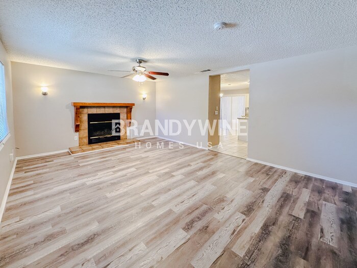 Building Photo - 3436 Woodland Dr