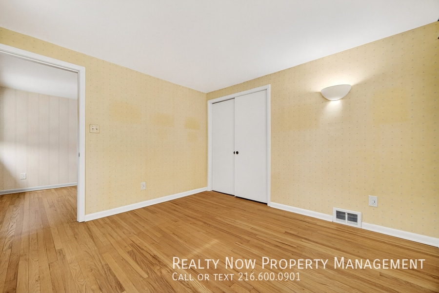 Building Photo - 2171 Cedarview Dr