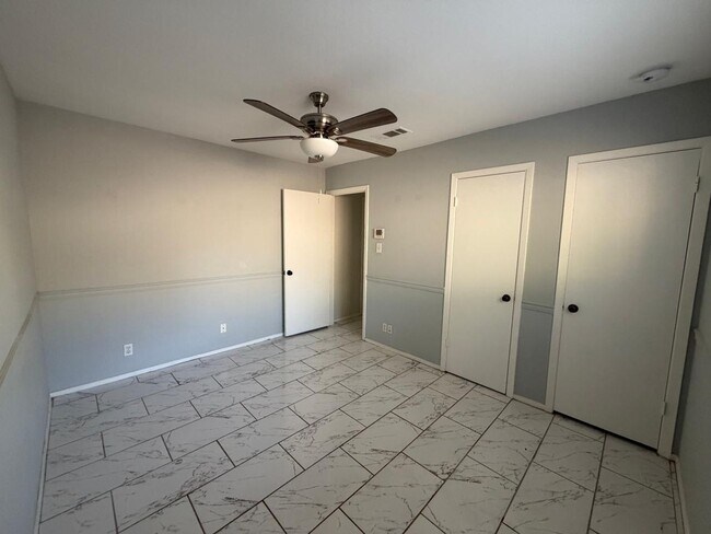 Building Photo - 9405 Newberry Dr
