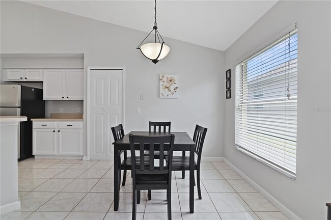 Building Photo - 1714 Snaresbrook Way