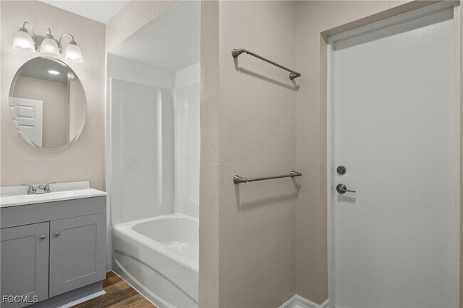 Building Photo - 3919 SW 14th Ave