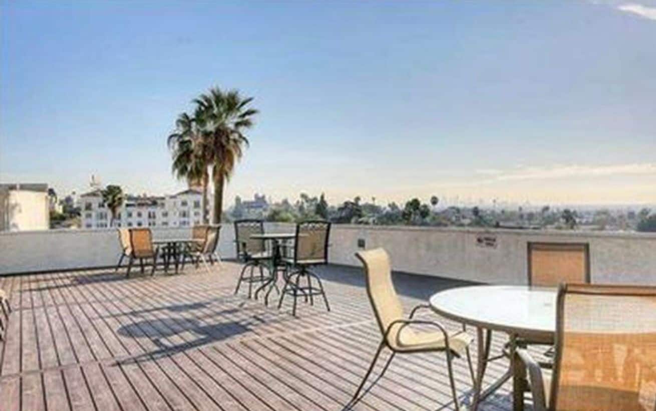Building Photo - 8400 De Longpre Ave