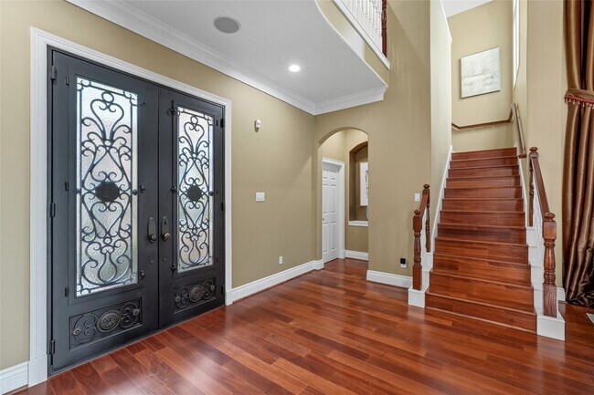 Building Photo - 5934 Stratford Gardens Dr