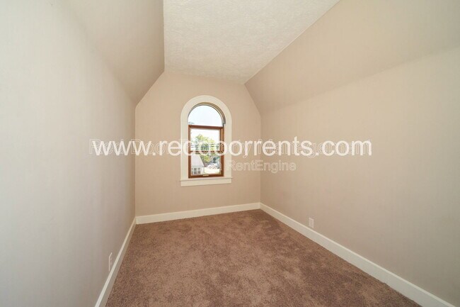 Building Photo - 412 N Merrill St
