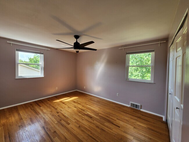 Building Photo - 720 Woodfield Dr