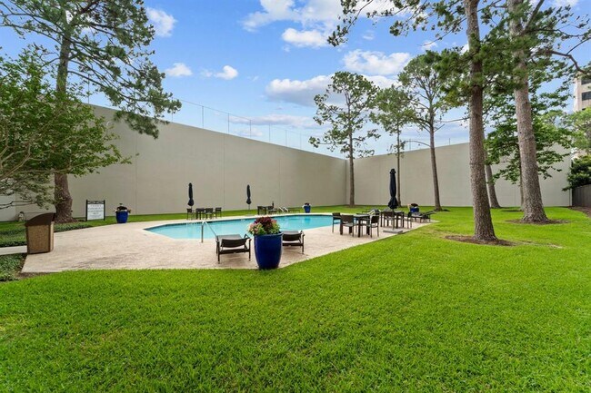 Building Photo - 651 Bering Dr
