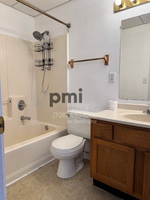 Building Photo - 111 Primrose Dr