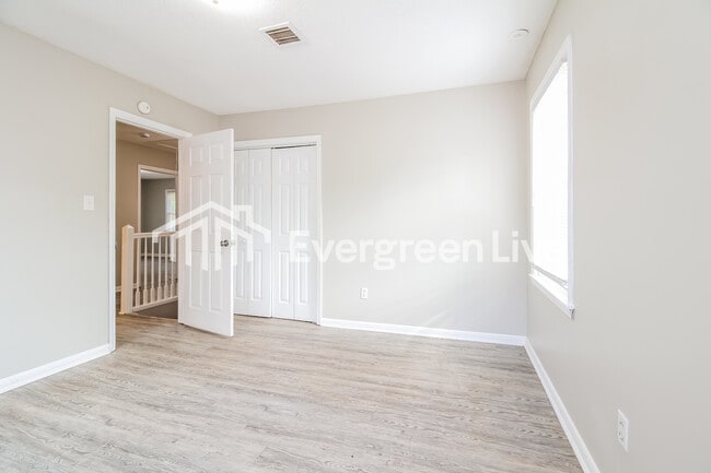 Building Photo - 614 Pine Hill Dr