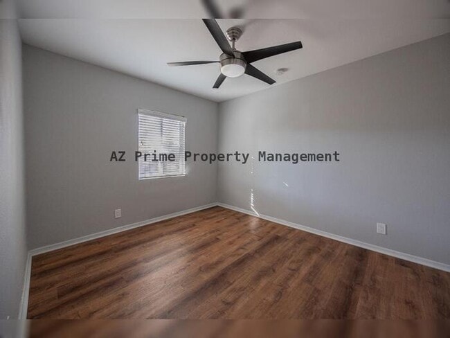 Building Photo - 1619 E Whitton Ave