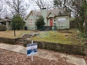 Building Photo - **Coming Soon** Addorable Newly Updated 3 Bedroom 2 Bathroom Hillcrest Cottage Minutes From UAMS!!!