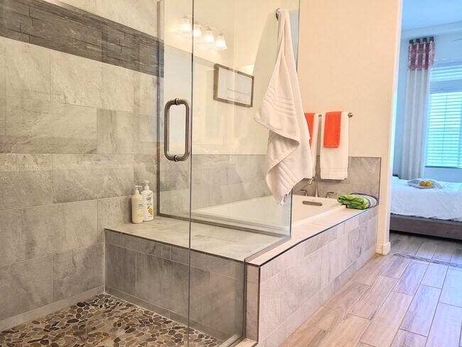 Master bathroom - 23164 N 73rd Pl