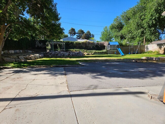 Building Photo - Beautiful 4 Bedroom/2 Bathroom in Bountiful