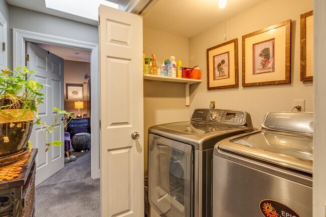 Building Photo - 1986 Eastend Dr