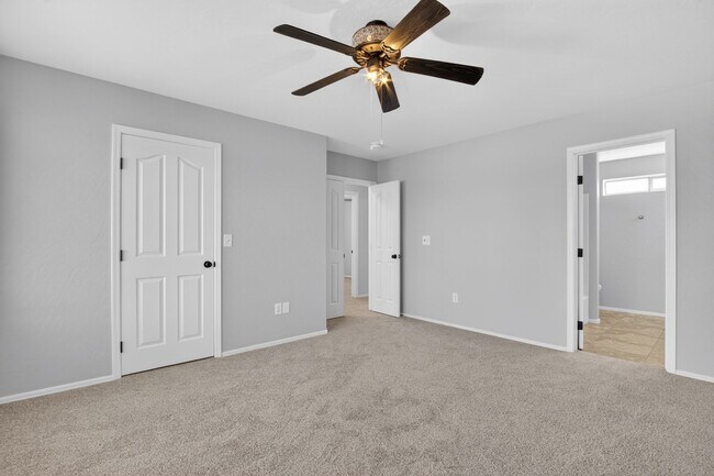 Building Photo - Gilbert Living with Private Pool