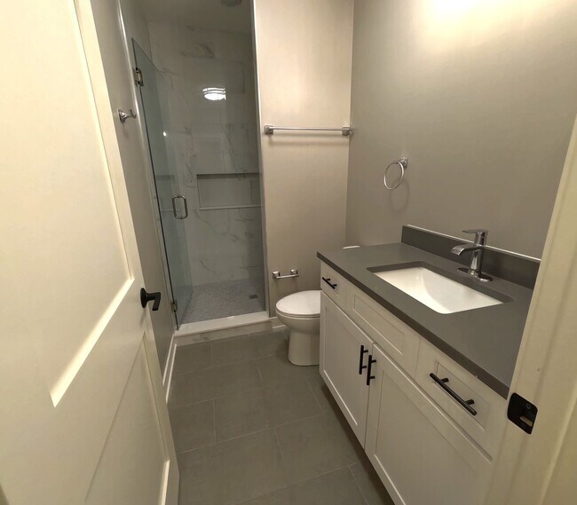 Building Photo - 2008 W 21st St