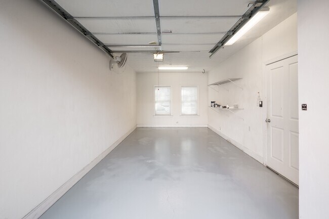 Building Photo - 915 Colley Ave