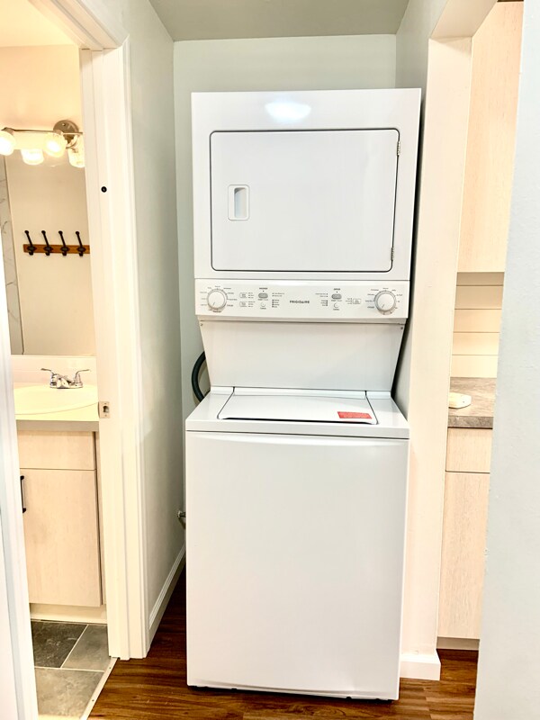 Building Photo - 9222 Kenwood Dr SW