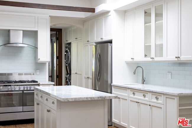 Building Photo - 501 Pier Ave