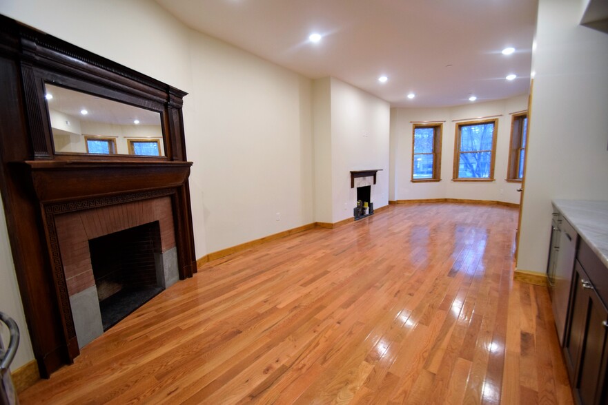 Building Photo - 1736 Beacon St