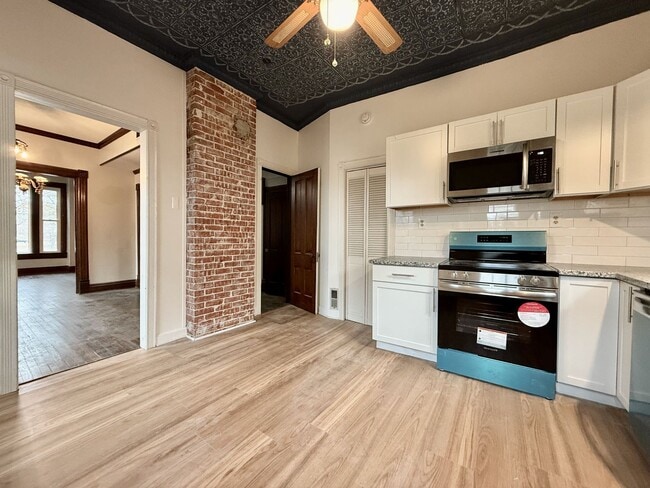 Building Photo - Very Spacious 2 Bed 2.5 Bath Home!