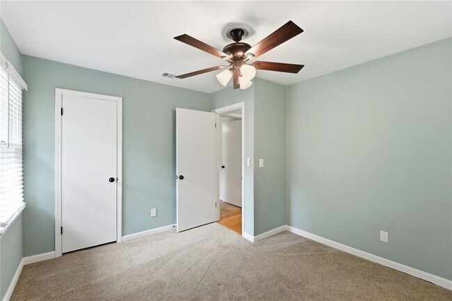 Building Photo - 435 Stonebridge Dr