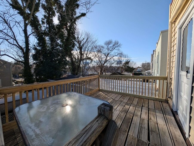 Building Photo - 712 Sewell Ave