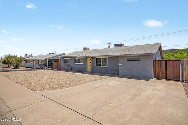 Building Photo - 6713 E Latham St