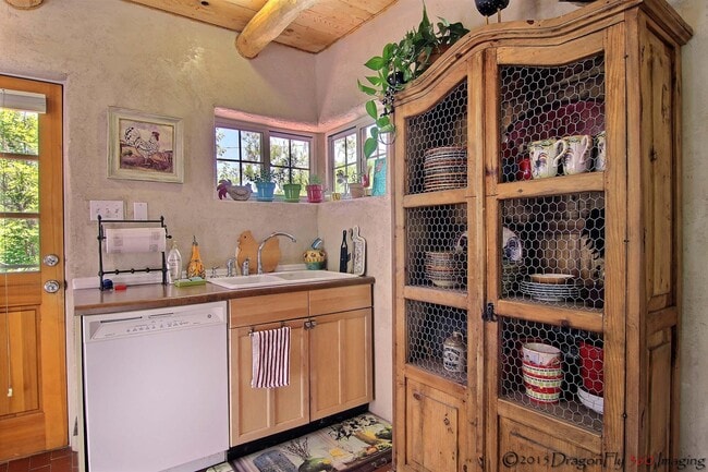 Building Photo - 1854 Griegos Rd NW