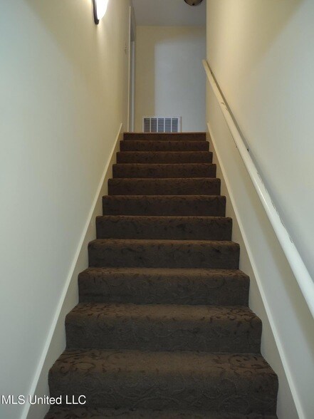 Building Photo - 336 Pebble Creek Dr
