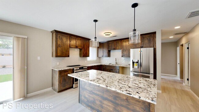 Building Photo - 3 br, 1.5 bath House - 2008 Vermont St NE ...