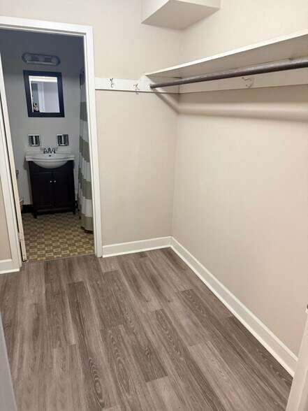 Building Photo - 1007 N Marshall St